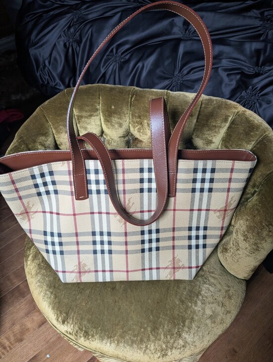 Burberry Handbags - 🌟Authentic Burberry Haymarket Check Tote Bag - Vente Rapide / Fast Sale🌟